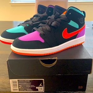 ✨BRAND NEW IN BOX✨Kids Jordan 1 Mids (PS) “Candy”